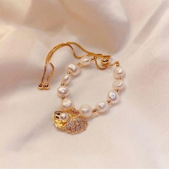 Genuine Freshwater Pearl Openable Shell Rhinestone Adjustable Bracelet - Picture 2 of 5